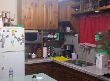 Casa en Venta de 4 ambientes  · Casa Familiar en Venta