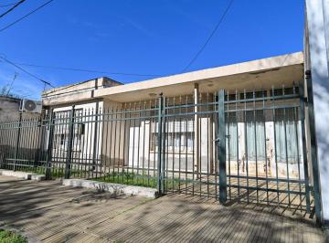 Casa · 95m² · 3 Ambientes · 1 Cochera · Casa en Venta 2 Dorm. Cochera y Patio