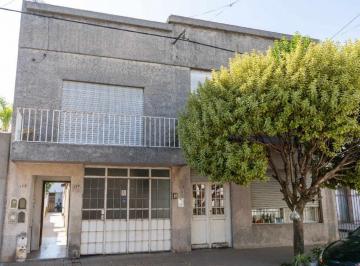 Casa · 258m² · 5 Ambientes · 1 Cochera · Venta 2 Casas en 1 y Local. Ideal Inversión.