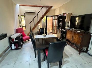 Casa · 240m² · 7 Ambientes · 6 Cocheras · Casa de 4 Dorm. con Piscina y Cochera en Guadalupe