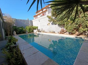 Casa · 200m² · 5 Ambientes · 3 Cocheras · Venta Casa Multifamiliar Piscina V. Ballester