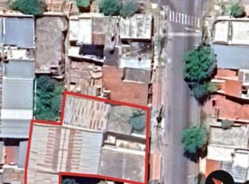 Local comercial · 713m² · 1 Cochera · Venta de Local con Galpón en Alsina y Moreno