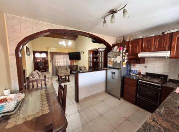 Casa · 83m² · 5 Ambientes · 1 Cochera · Casa en Venta Monte Grande Excelente Estado