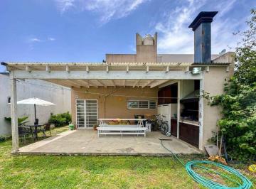 Casa · 90m² · 3 Ambientes · 1 Cochera · Casa 2 Dorm. en Venta Parque Sicardi + Patio