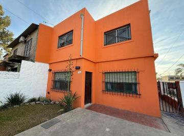 Casa · 230m² · 6 Ambientes · 2 Cocheras · Excelente Propiedad en Garin.