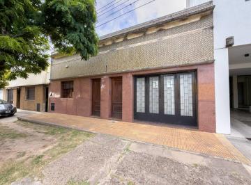 Casa · 273m² · 6 Ambientes · Casa 6 Ambientes en Venta La Plata Jardín Cochera