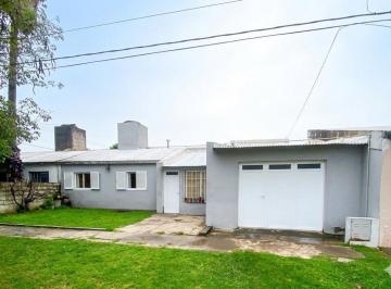 Casa · 106m² · 8 Ambientes · 1 Cochera · Venta Casa 3 Dorm. - Barrio Bouchard