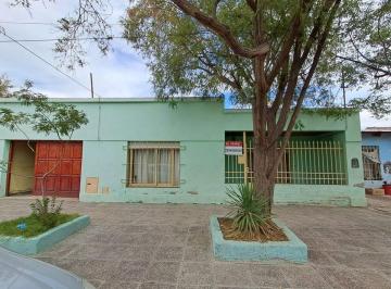 Casa · 120m² · 7 Ambientes · 1 Cochera · Venta de Casa en Excelente Ubicación