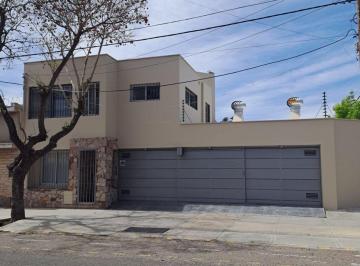 Casa · 365m² · 5 Ambientes · 3 Cocheras · Increíble Casa + Departamento en Maipú