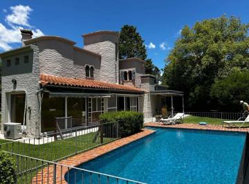 Casa · 221m² · 4 Ambientes · 2 Cocheras · Venta Casa 4 Amb. C/piscina B° golfer'S Pilar