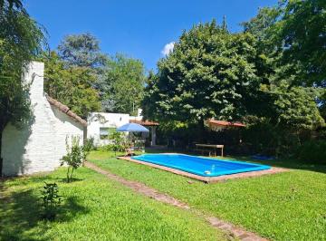Casa · 69m² · 3 Ambientes · Casa Quinta 3amb/c/quincho/pileta/jardin/reciclada