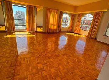 Departamento de 4 ambientes, Recoleta · Dpto. de 3 Ambientes con Dependencias, Balcón y Garage, 140 m², Piso 16 en Recoleta