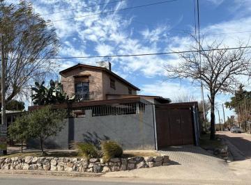 Casa · 220m² · 3 Ambientes · 2 Cocheras · Casa Tres Dorm. con Pileta - Unquillo