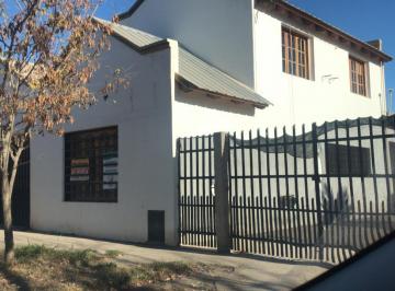 Casa · 50m² · 5 Ambientes · 1 Cochera · Casa en Alquiler