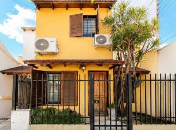 Casa · 70m² · 3 Ambientes · Duplex en Venta en Villa Luzuriaga