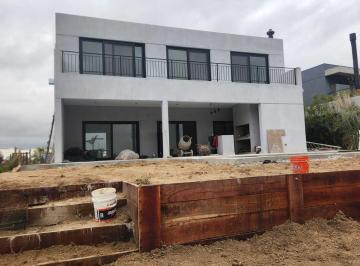 Casa · 226m² · 4 Ambientes · 2 Cocheras · Retasada! Casa Chalet en Venta en Santa Ana, Villanueva, Tigre
