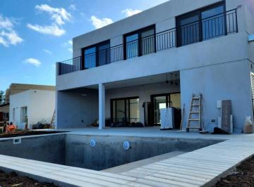 Casa · 264m² · 4 Ambientes · 2 Cocheras · Retasada! Casa Chalet en Venta en Santa Ana, Villanueva, Tigre