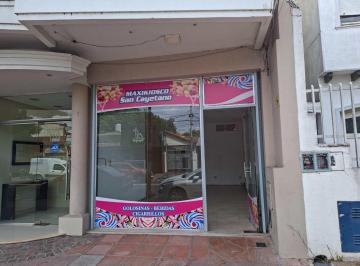 Local comercial · 52m² · Local en Alquiler en Ramos Mejia con Baño y Jardin