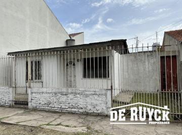 Casa · 42m² · 3 Ambientes · 1 Cochera · Casa Sobre Lote Propio, Oportunidad