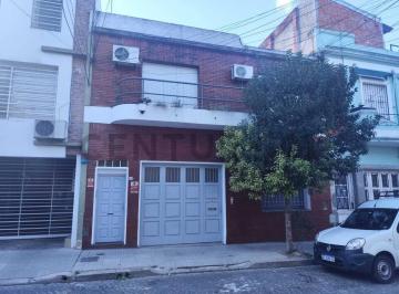 Departamento · 46m² · 2 Ambientes · Venta PH 2 Ambientes a Refaccionar en Parque Chacabuco