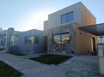 Casa de 8 ambientes, Las Heras · Suarez & Ortega Vende Casa en Barrio La Bastilla La Heras