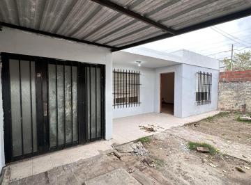 Casa · 110m² · 4 Ambientes · 1 Cochera · Alquiler Casa 4 Ambientes con Cochera Castelar
