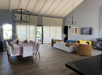 Casa · 297m² · 3 Dormitorios · 3 Cocheras · Casa en Contry - Valle del Golf
