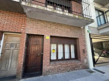 PH · 96m² · 3 Ambientes · Venta PH a La Calle 3 Ambientes con Patio - Barrio San Jose. Mar del Plata