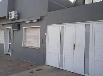Casa · 217m² · 8 Ambientes · 2 Cocheras · Se Vende Casa en Santo Tomé Excelente Ubicación