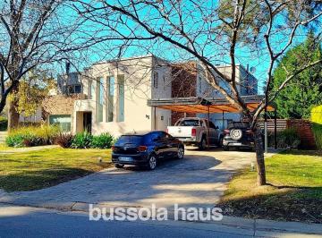 Casa · 289m² · 7 Ambientes · 3 Cocheras · Casa en Venta 7 Ambientes Pileta Barrio El Encuentro Tigre