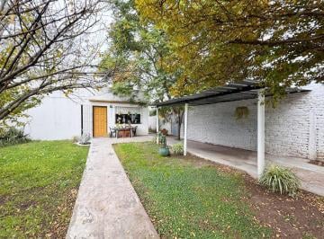 Casa · 100m² · 3 Ambientes · 2 Cocheras · Casa en Venta 3 Ambientes en Merlo