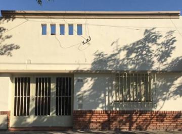 Casa · 85m² · 2 Dormitorios · Casa Al Frente