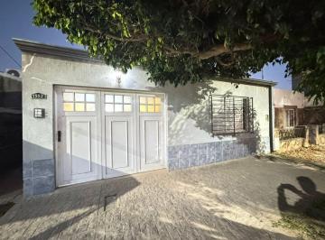 Casa · 108m² · 5 Ambientes · 1 Cochera · Se Vende Casa Dos Dorm. y Cochera