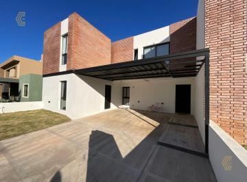Casa · 147m² · 5 Ambientes · 2 Cocheras · Docta Boulevard - a Mtros. del Ingreso ¡4 Dorm. con Escritura!