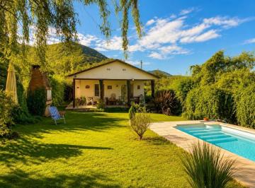 Casa · 73m² · 4 Ambientes · 2 Cocheras · Venta de Casa de 4 Ambientes - Cerro de Oro