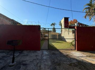 ARQ-ARQ-516_2 · Alquiler Casa de 3 Dorm. con Jardín y Parrilla.