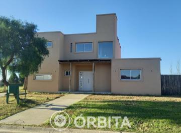 Casa · 164m² · 4 Ambientes · Casa a La Venta en San Sebastian, Area 2
