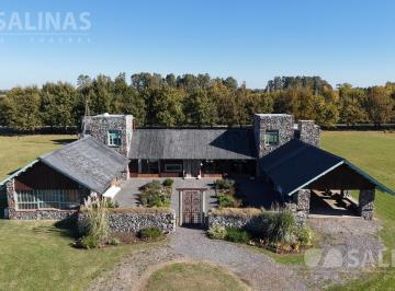 Casa · 350m² · 3 Ambientes · 1 Cochera · 9.948 m². Exclusiva Chacra de Estilo Campo en La Macarena.