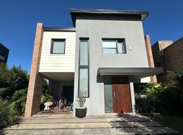 Casa · 200m² · 4 Ambientes · 3 Cocheras · Muy Linda Casa en B°cdo Bella Vista Chico, Bella Vista
