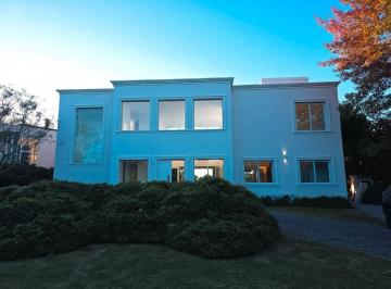 Casa de 7 ambientes, Tigre · Casa Hdespertar con El Golf y Dormirse con El Lagopiscina * Pérgola * Jardín * Vista Al Lago