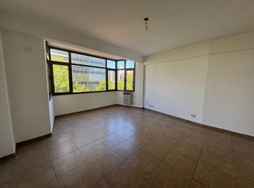 Departamento · 65m² · 3 Ambientes · Semipiso Tres Ambientes con Cochera en Venta - Quilmes Centro