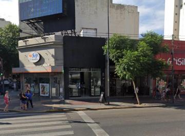 Local comercial · 104m² · Excelente Local en Alquiler en Zona Comercial de Flores