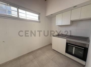 Departamento · 45m² · 2 Ambientes · Alquiler Depto 2 1/2 Ambientes con Pequeño Patio - Valentin Alsina, Lanús