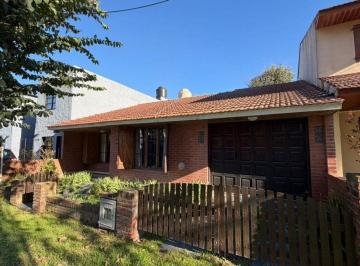Casa · 180m² · 4 Ambientes · 2 Cocheras · Venta Casa 4 Ambientes 3 Cuadras del Mar S. Clara