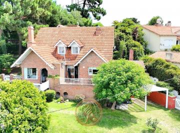 Casa · 690m² · 6 Ambientes · 1 Cochera · Alquiler Temporada 2026 Pinamar 6 Ambientes 5 Baños con Piscina