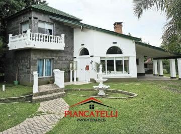 Casa · 330m² · 6 Ambientes · 1 Cochera · Casa en Venta/alquiler en Boca Raton con 6 Ambientes