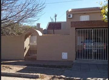Casa de 7 ambientes, San Luis · Alquiler | Casa 4 Dorm. con Patio y Cochera | Barrio Gráficos San Luis