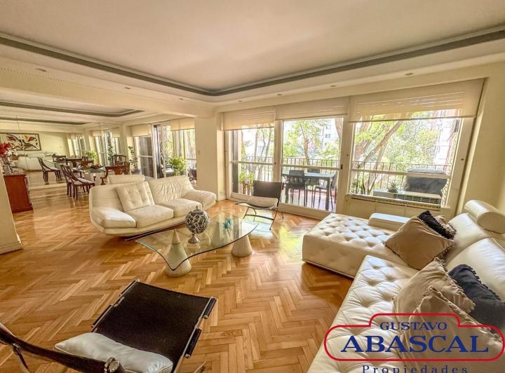 Espectacular Semipiso 4 Ambientes en Torre Doubourgh con Cochera en Venta! V. del Pino 1700