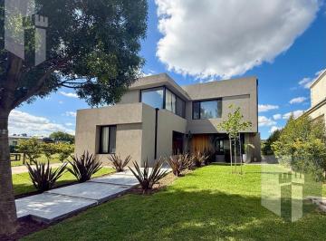 Casa · 190m² · 6 Ambientes · 2 Cocheras · Venta Casa 6 Ambientes en Barrio Privado Santo Tomás Pilar con Pileta y Parque
