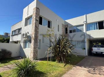 Casa · 235m² · Casa en Venta en El Quimilar